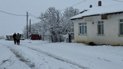 Tekirdağ’da gece saatlerinde başlayan kar yağışı, sabah itibarıyla yüksek kesimlerde