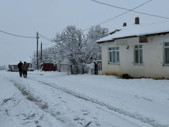 Tekirdağ’da gece saatlerinde başlayan kar yağışı, sabah itibarıyla yüksek kesimlerde