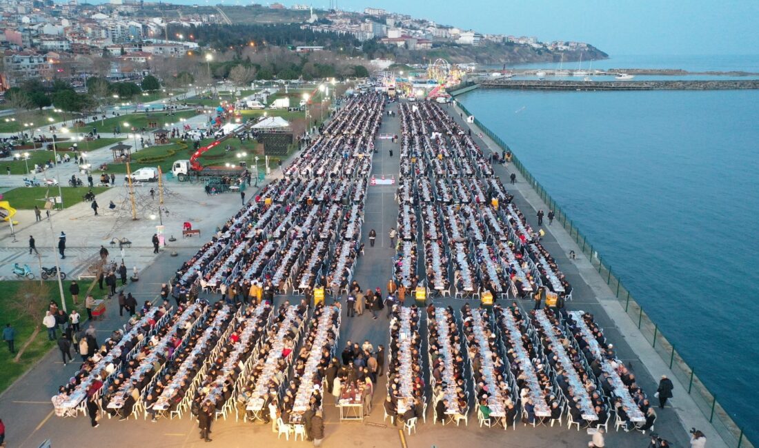 Süleymanpaşa Belediyesi tarafından Kadir Gecesi dolayısıyla düzenlenen “Halk Sofrası Kadir