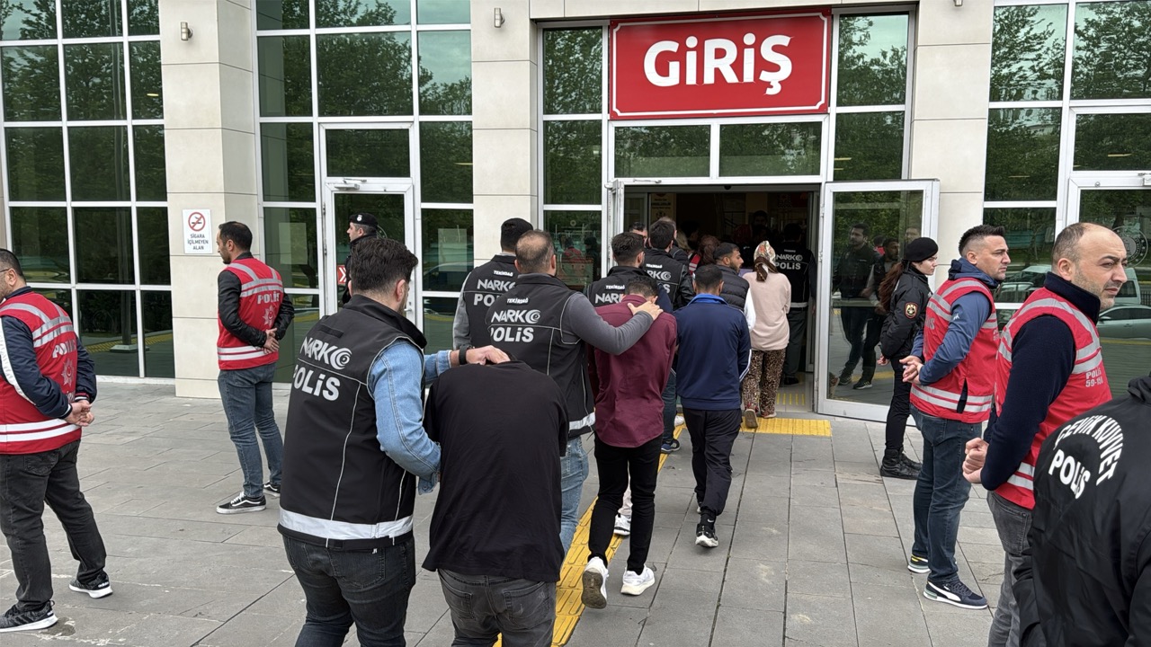 Tekirdağ İl Emniyet Müdürlüğü ekipleri düzenledikleri uyuşturucu operasyonunda 20 şüpheliyi