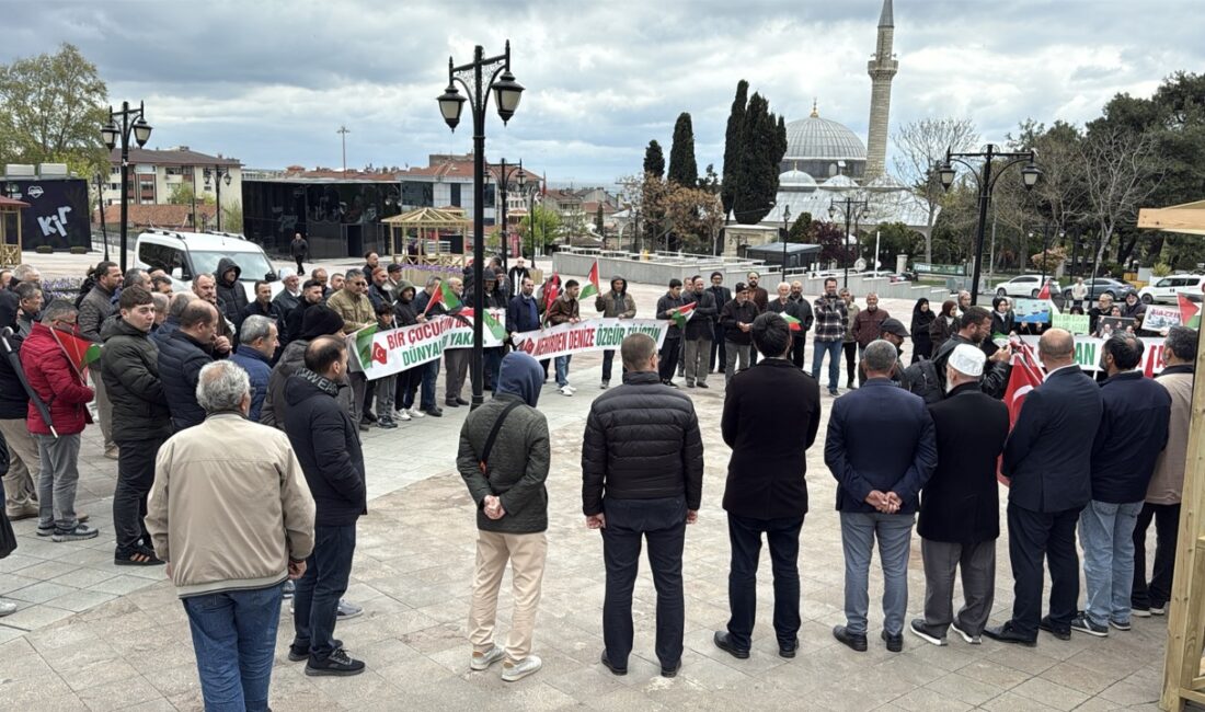 Tekirdağ’da vatandaşlar, İsrail’in Gazze’ye insani yardım taşıyan gemilere Yunanistan açıklarında