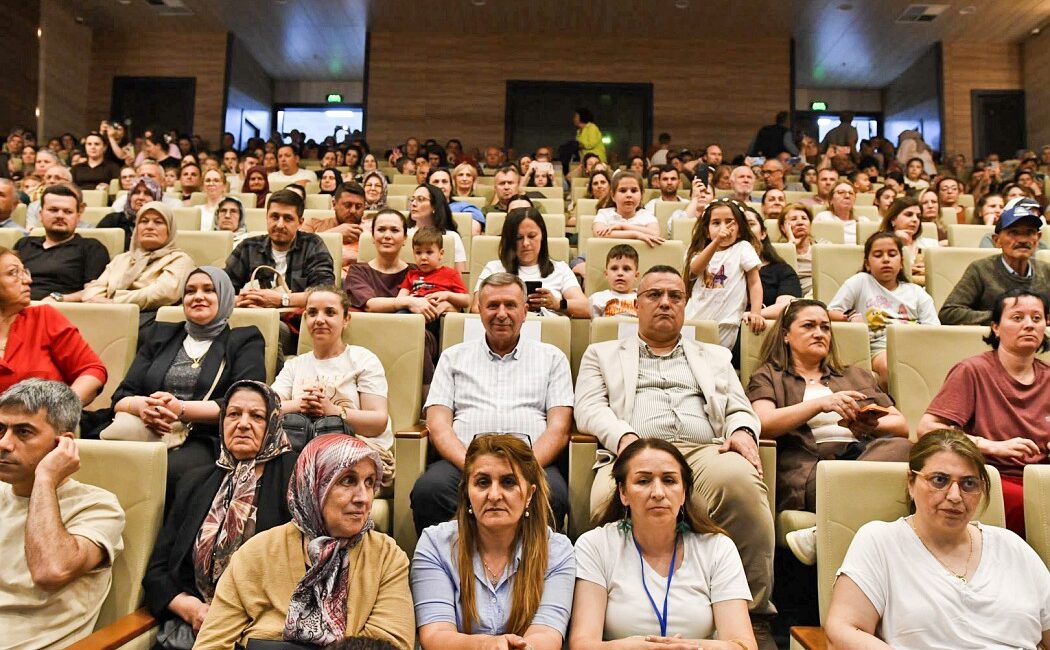 BELEDİYE MECLİS ÜYESİ SUNAY SEZGİN GELENEKSEL HALK OYUNLARI ŞENLİĞİNE KATILDI