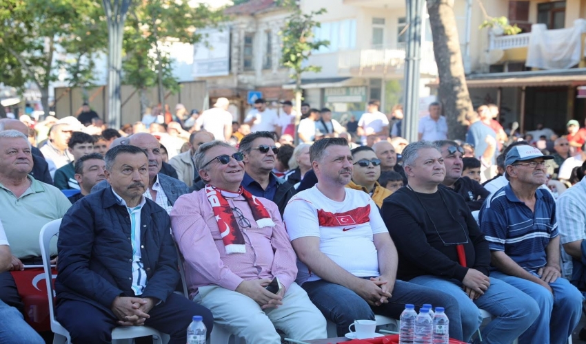 Cumhuriyetin kalesi Şarköy’ümüzde, bu sabah tek yürek olduk. Cumhuriyetin kalesi