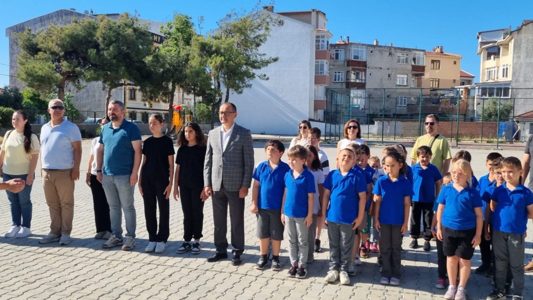 İlçe Milli Eğitim Müdürü Fahri Kırmızı, ilçemiz Kumbağ İlkokulu ve