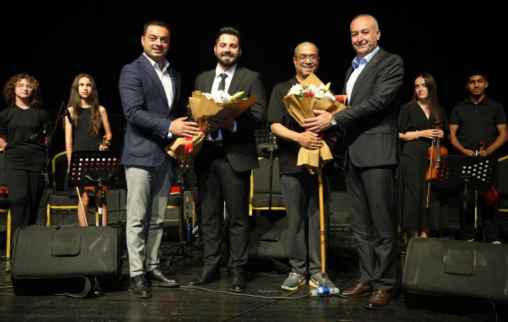 Çorlu Belediyesi bünyesinde eğitim gören keman ve klarnet kursiyerleri, düzenlenen