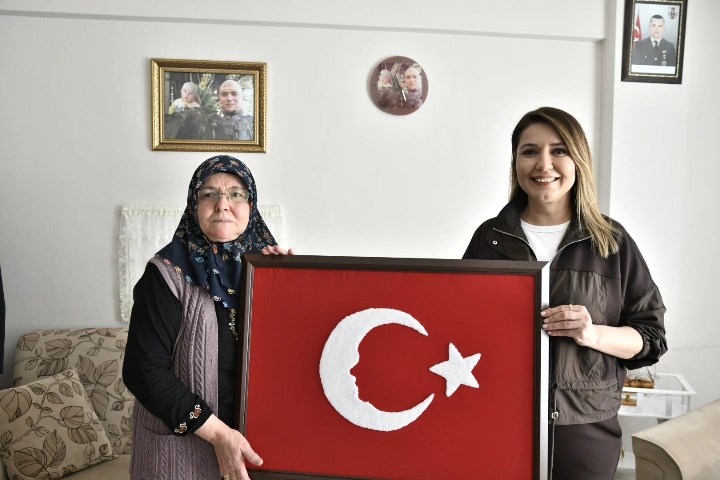 MALKARA BELEDİYE BAŞKANI NERGİZ KARAAĞAÇLI ÖZTÜRK’TEN ANNELER GÜNÜ’NDE GÖNÜLLERE DOKUNAN