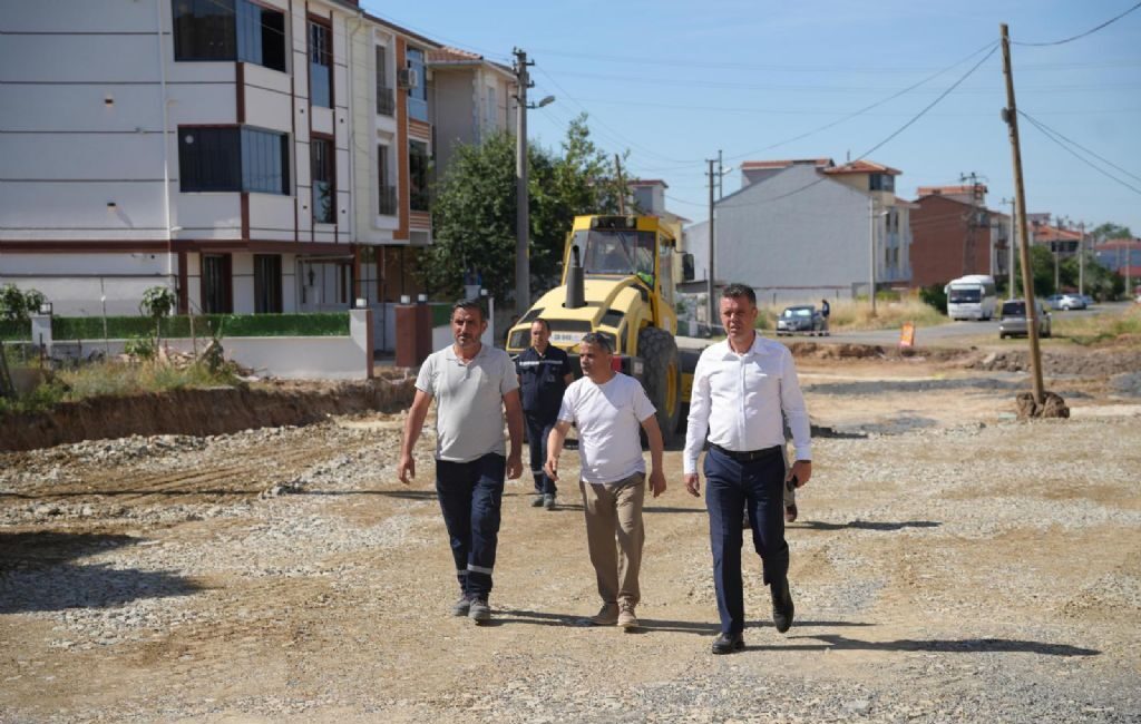 Çorlu Belediye Başkanı Ahmet Sarıkurt, Havuzlar Mahallesi Mehteran Caddesi’nde devam