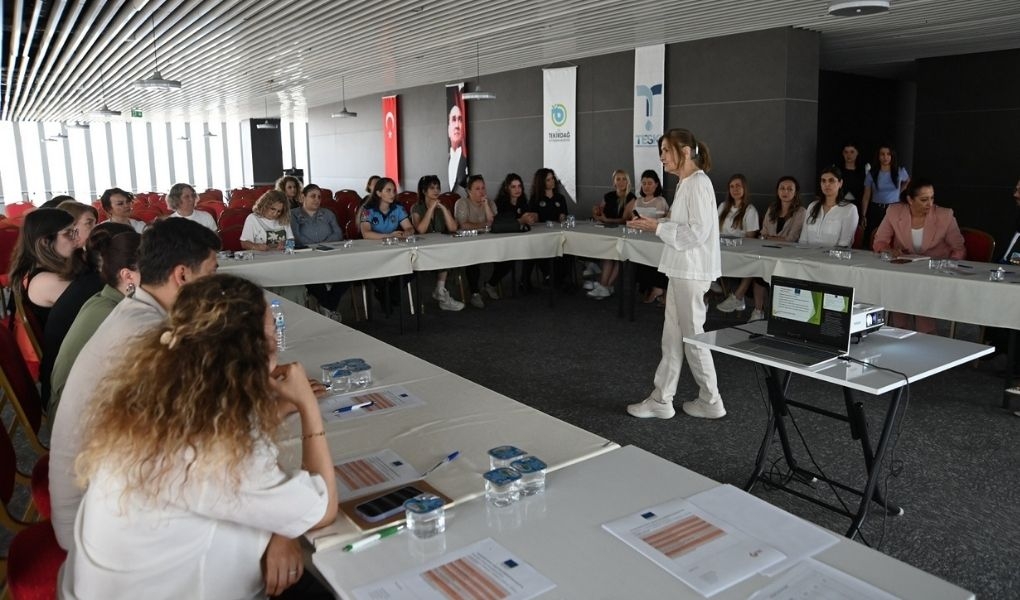 Tekirdağ Büyükşehir Belediyesi, toplumsal cinsiyet eşitliği alanındaki çalışmalarını eğitim faaliyetleriyle