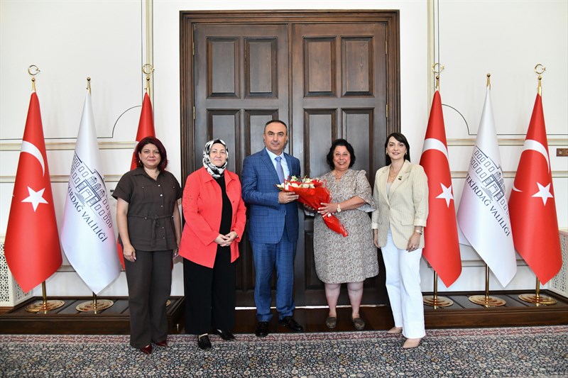 Türk Anneler Derneği Tekirdağ Şube Başkanı Serap Çakır, Tekirdağ valisi