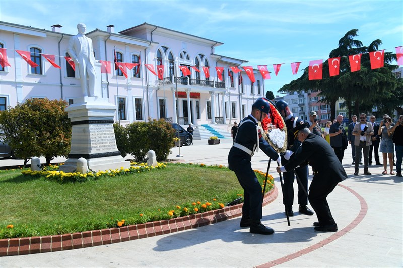 Jandarma Teşkilatının kuruluşunun 187’nci yıldönümü münasebetiyle Tekirdağ Valiliği önünde Çelenk