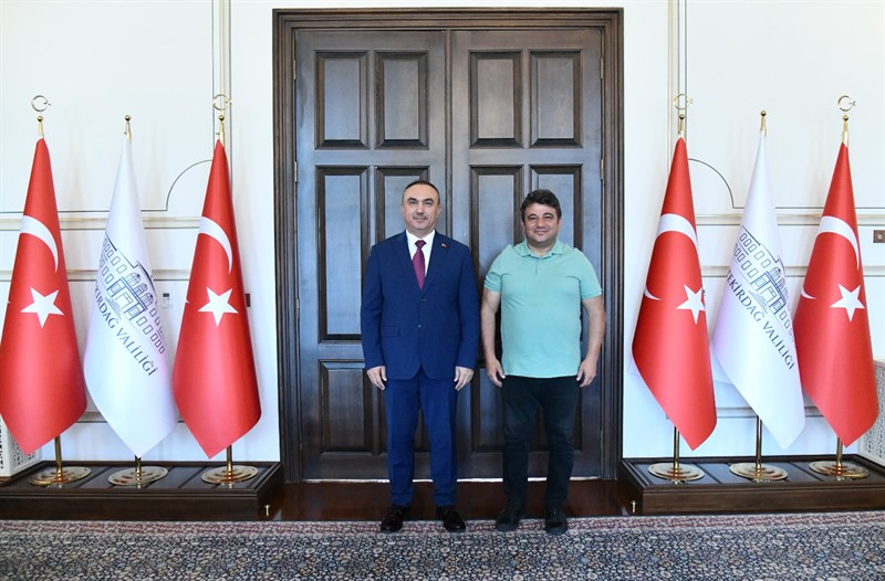Harun’la Şen Yollar programının sunucusu Harun Şen, Tekirdağ valisi Sayın