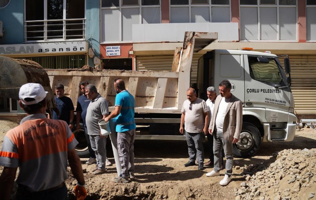 Çorlu Belediye Başkanı Ahmet Sarıkurt, kent genelinde sürdürülen altyapı ve