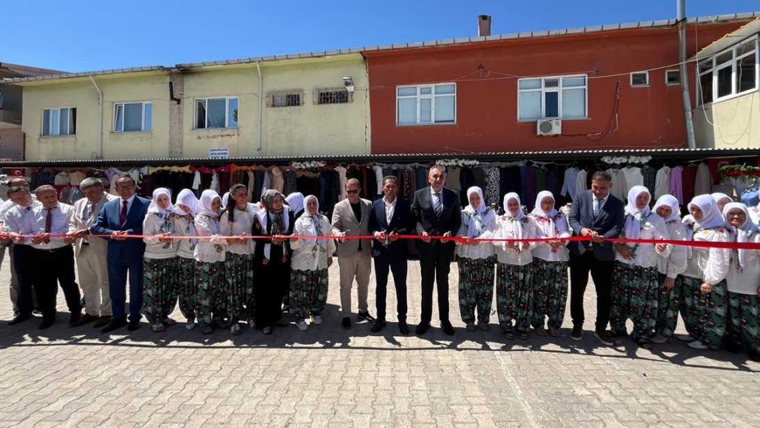 Süleymanpaşa kaymakamı Sayın Mahmut Nedim TUNÇER, protokol üyeleri ile birlikte,