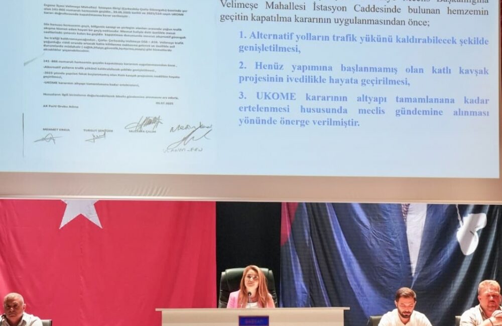 Ergene BelediyeBaşkanımız SayınMüge Yıldız Topak,Velimeşe Mahalle’mizde hemzemin geçidin kapatılmasıyla ilgili