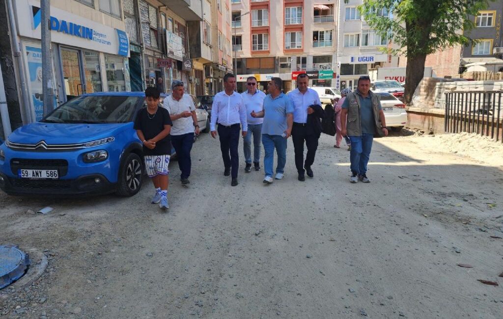 Çorlu Belediye Başkanı Ahmet Sarıkurt, Kemalettin Mahallesi`nde Fen İşleri Müdürlüğü