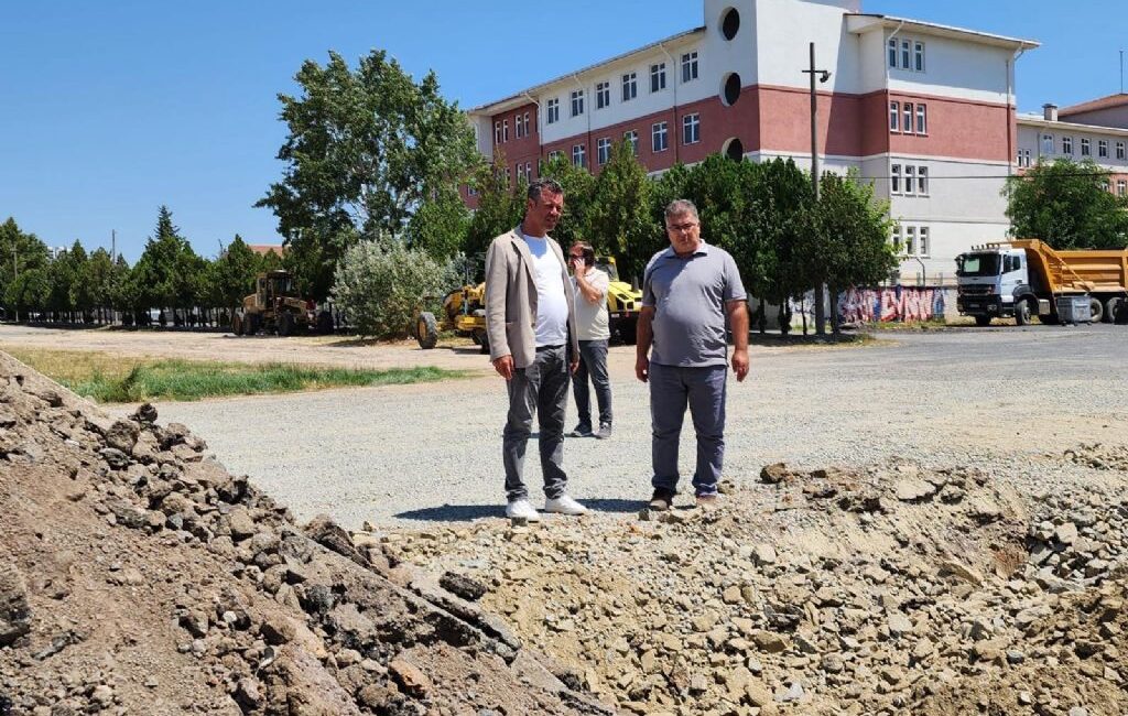 Çorlu Belediyesi, eğitime ve öğrencilerin güvenli ulaşımına yönelik yatırımlarına bir
