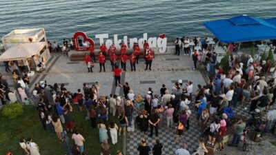 Tekirdağ Büyükşehir Belediyesi, yaz aylarının coşkusunu müzikle buluşturmaya devam ediyor.