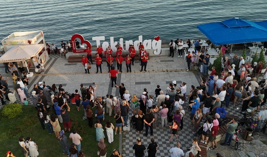 Tekirdağ Büyükşehir Belediyesi, yaz aylarının coşkusunu müzikle buluşturmaya devam ediyor.