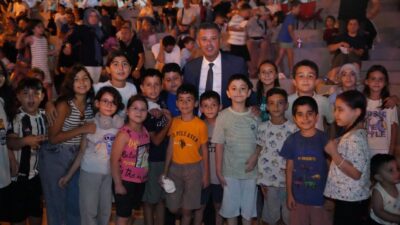 Çorlu Belediyesi tarafından düzenlenen Açık Hava Sinema Günleri, renkli görüntülere
