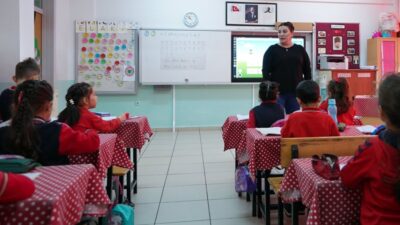 Duyuruya göre öğretmenler başvurularını 12-14 Ağustos tarihleri arasında yapabilecek. Atamalar