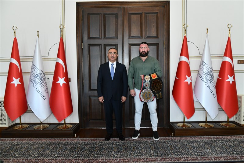 Tekirdağ valisi Sayın Recep Soytürk, kıtalararası ağır sıklet şampiyonu Milli