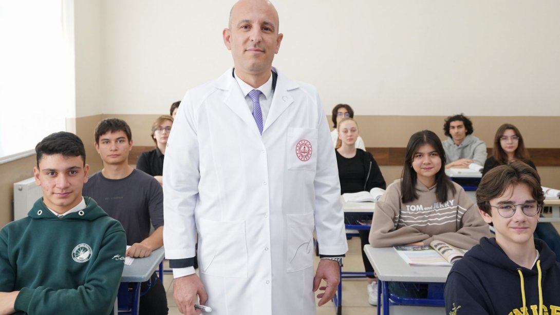 Yayımlanan “2026/3 Öğretmenlik Mesleği Kariyer Basamaklarında İlerlemeye İlişkin Kılavuz”da, öğretmenlerin