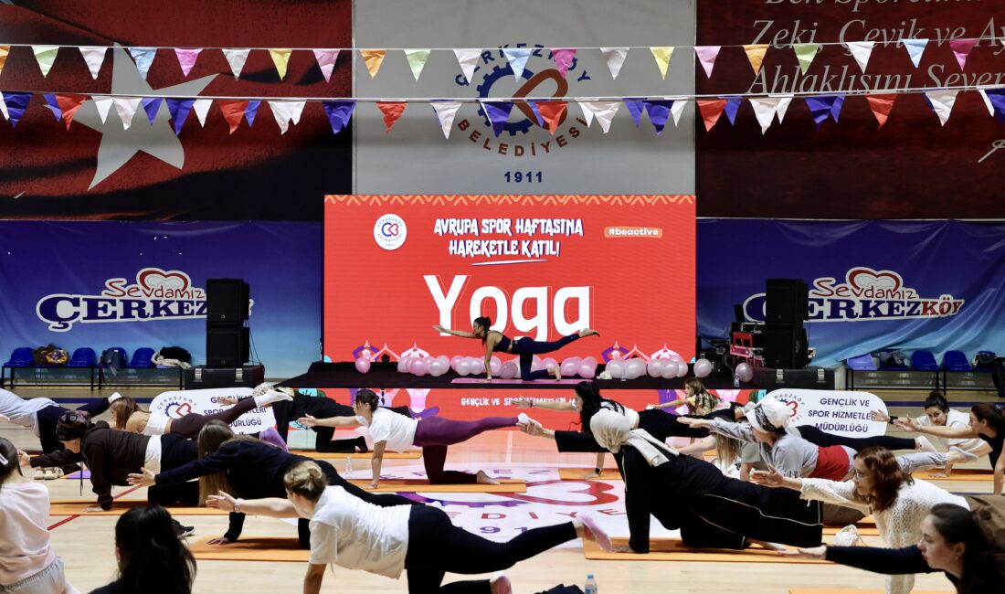 Çerkezköy Belediyesi tarafından Avrupa Spor Haftası kapsamında düzenlenen zumba, yoga