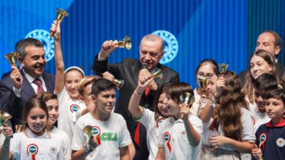 Cumhurbaşkanı Erdoğan, sosyal medya hesabından yaptığı paylaşımda, PISA 2025 sonuçlarını