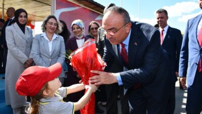19 Eylül Gaziler Günü münasebetiyle 5. Kolordu Komutanlığında program düzenlendi.