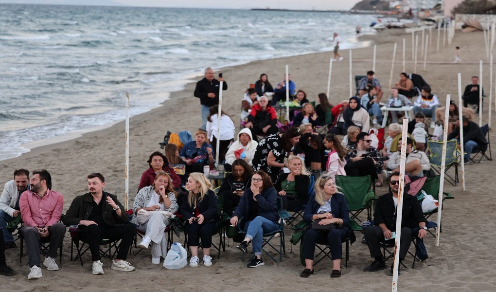 Tekirdağ Büyükşehir Belediyesi, Süleymanpaşa’nın sevilen tatil bölgelerinden Kumbağ Mahallesi’nde deniz