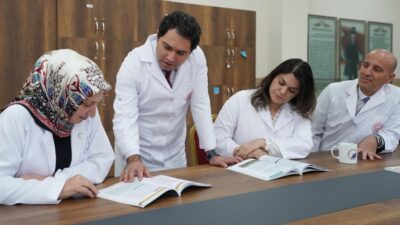 Millî Eğitim Bakanlığı tarafından öğretmenlerin önlük giymelerine yönelik uygulamaya, 2023-2024