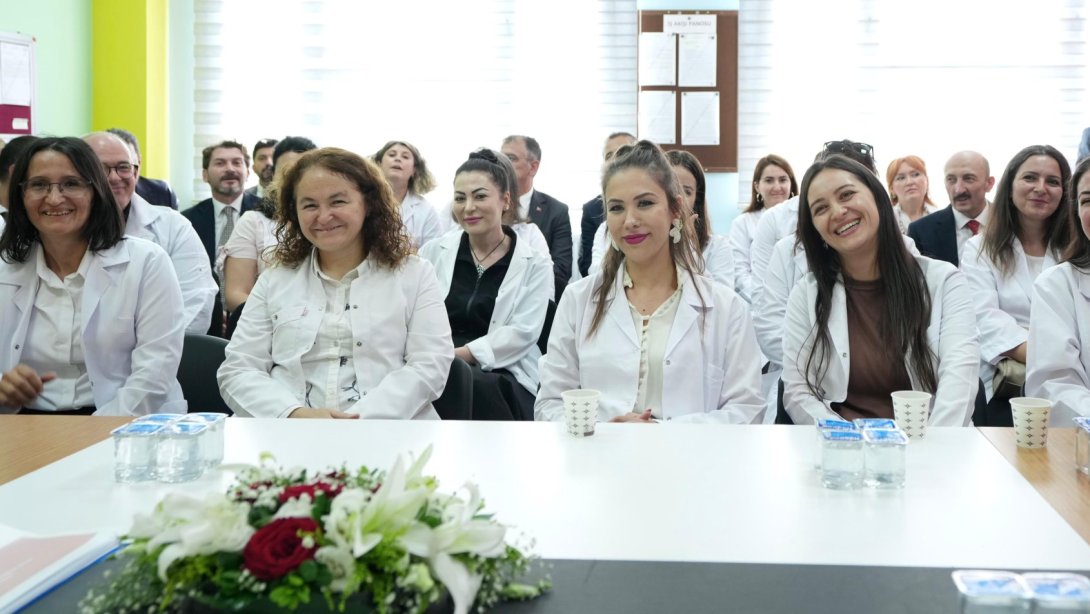 Millî Eğitim Bakanlığına bağlı resmî eğitim kurumlarında görev yapan öğretmenlerden;