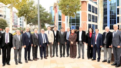 Belediye başkanı Vahap Akay, 19 Ekim Muhtarlar Günü dolayısıyla Cumhuriyet