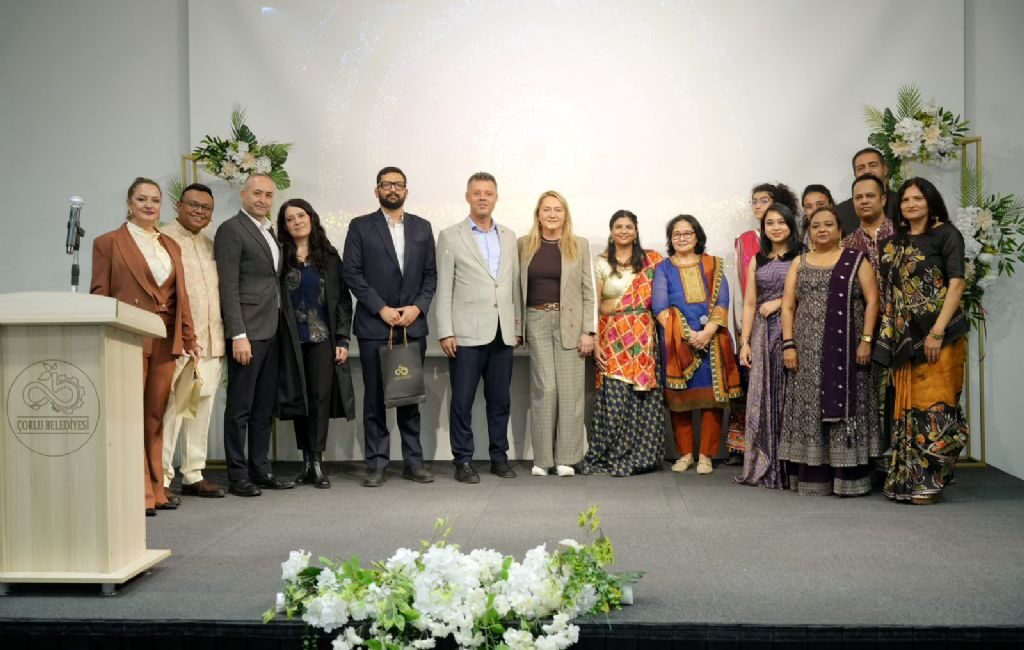 Çorlu Belediyesinin ev sahipliğinde sinemaseverlerle buluşan Hindistan Film Festivali, renkli