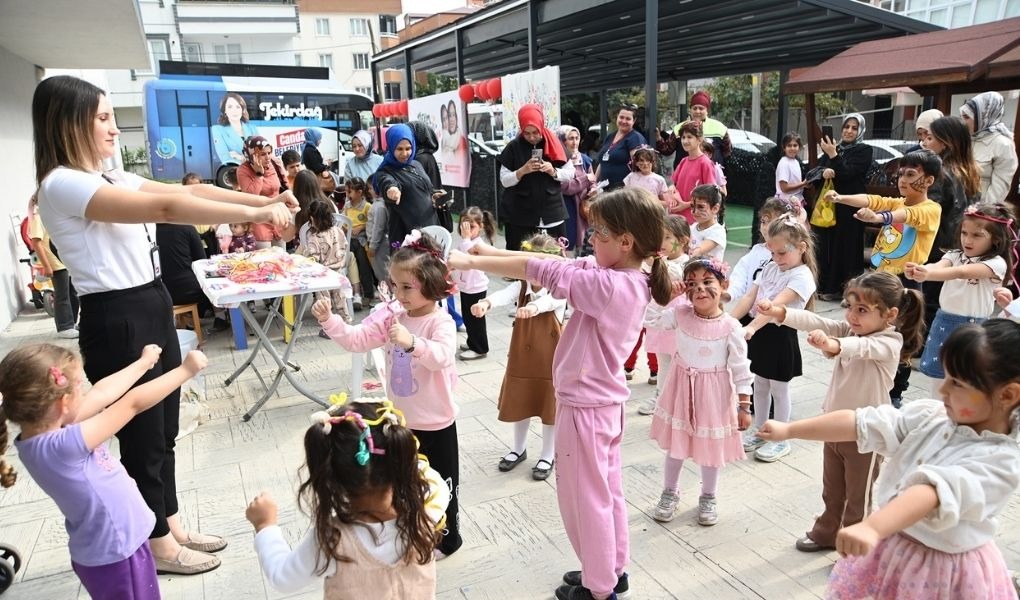 Tekirdağ Büyükşehir Belediyesi Kapaklı Sosyal Yaşam Merkezi’nde Dünya Kız Çocukları