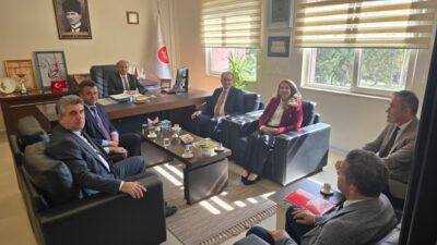 İlçe Millî Eğitim müdürü Fahri Kırmızı beraberinde Şube Müdürlerimiz, Halk