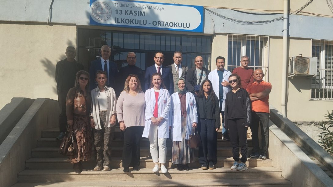 İlçe Millî Eğitim Müdürü Fahri Kırmızı, ilçe genelindeki eğitim kurumlarını