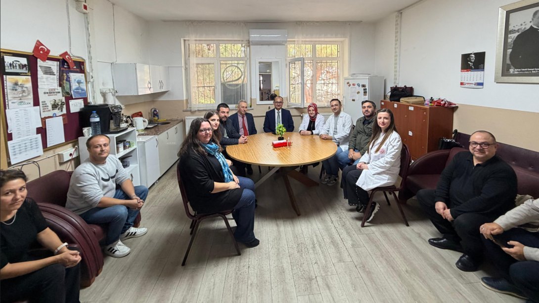 İlçe Millî Eğitim Müdürü Fahri Kırmızı, ilçe genelindeki eğitim kurumlarını