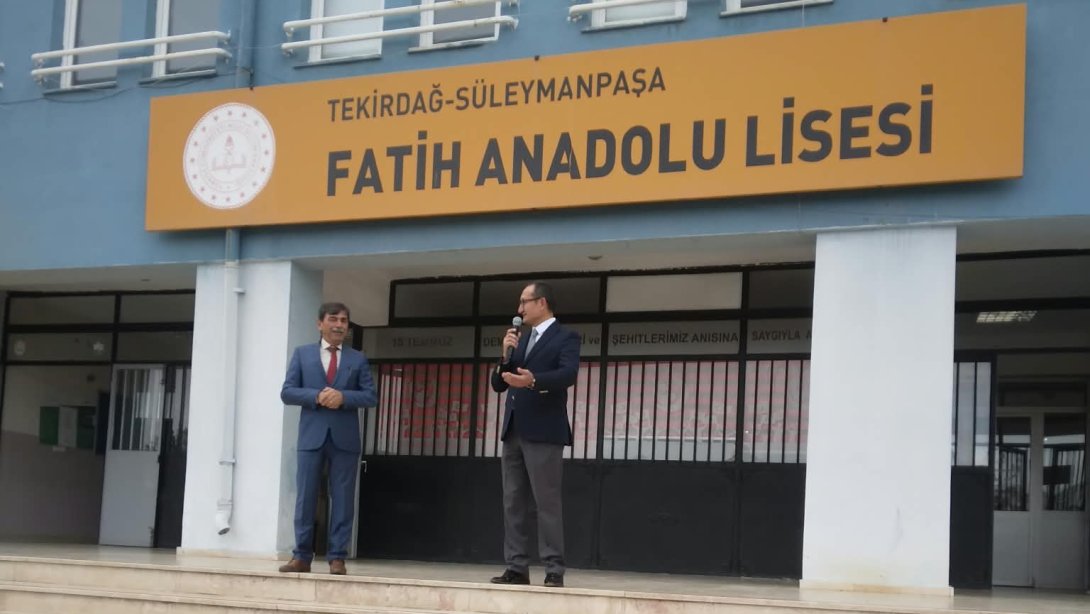 İlçe Millî Eğitim Müdürü Fahri Kırmızı, ilçe genelindeki eğitim kurumlarında
