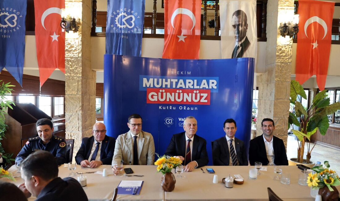 Belediye başkanı Vahap Akay, 19 Ekim Muhtarlar Günü dolayısıyla kentimizde