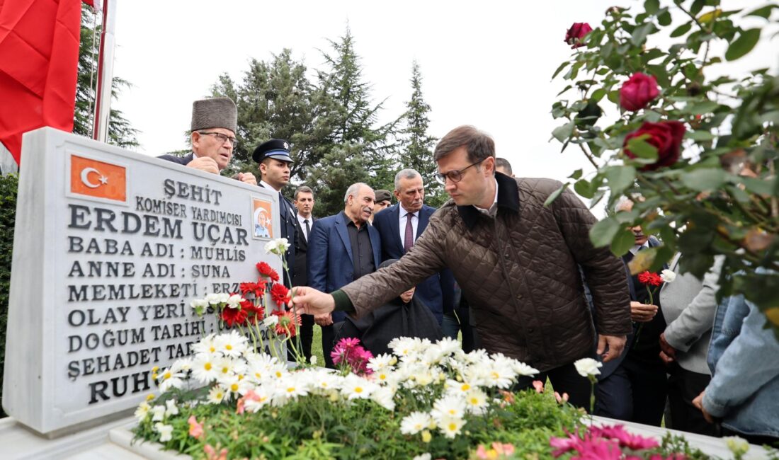 Belediye başkanı Vahap Akay, Şehit Komiser Yardımcısı Erdem Uçar’ın vefatının