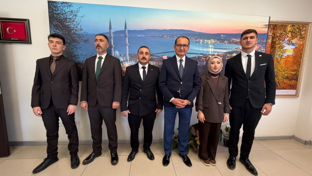 Ülkü Ocakları İlçe Başkanı Alican Ulukaya ve Başkan Yardımcıları, İlçe