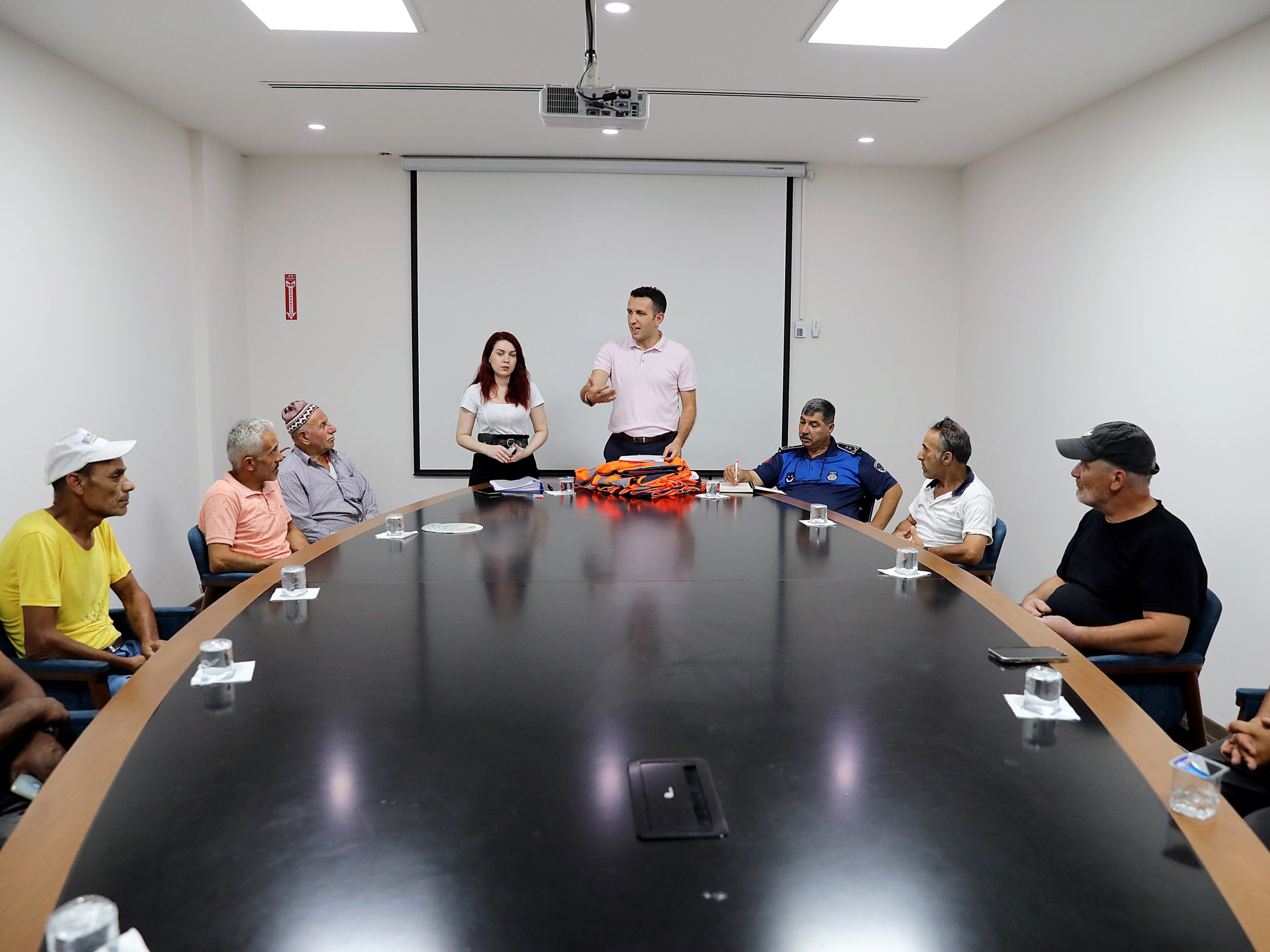 Çerkezköy Belediyesi, kent genelinde çevrede bulunan atıkları toplayarak geçimini sağlayan