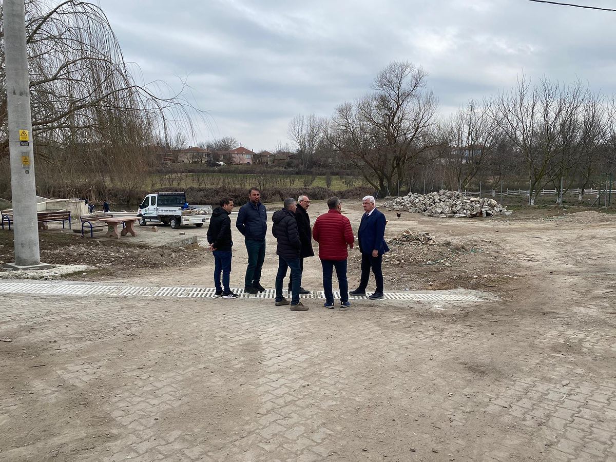 Yüksel Paşaköy Mahallesinde Çalışmaları İnceledi Ergene Belediye Başkanı Rasim Yüksel Paşaköy mahallesinde devam eden kilit