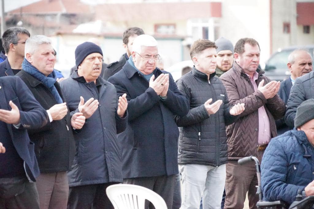 Ergene’de Yağmur Duası Gerçekleştirildi Kış mevsiminin yaşandığı şu günlerde beklenen yağış miktarının düşmemesi nedeniyle