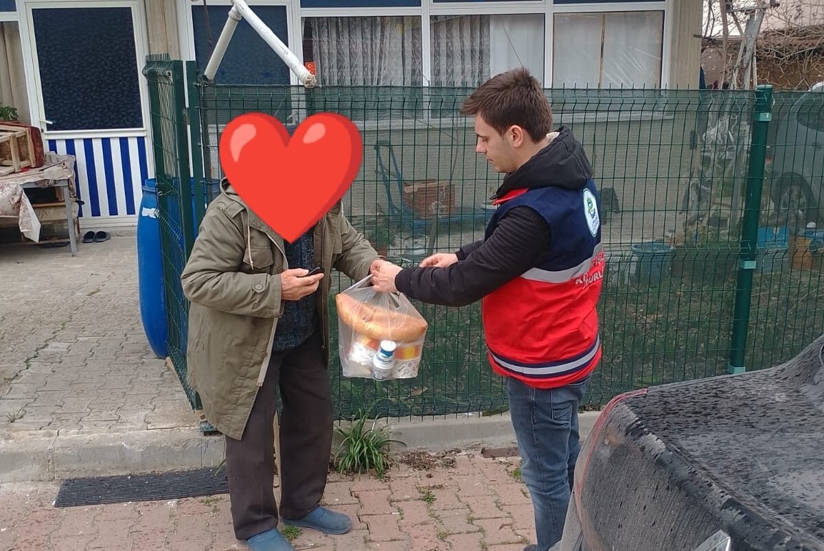 Ergene Belediyesinin Sıcak Yemek Yardımları Devam Ediyor Sosyal belediyecilik denilince ilk akla gelen belediyelerden biri olan Ergene