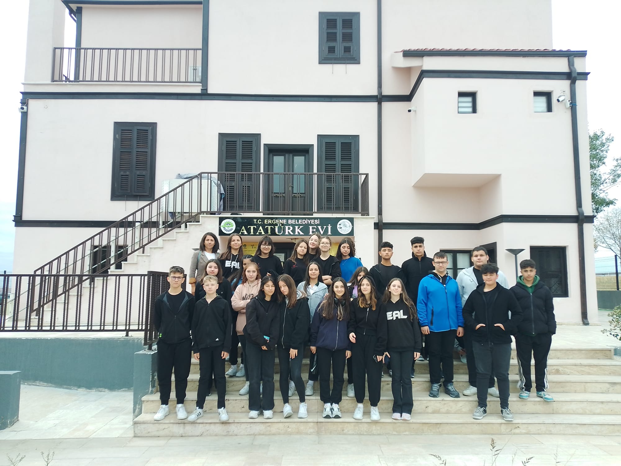 Ergene Belediyesi tarafından ilçeye kazandırılan Ergene Atatürk Evi adeta öğrencilerin
