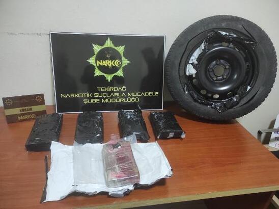 6 Kilo Kokaini Yedek Lastiğe Gizlemişler Tekirdağ’ın Çorlu ilçesinde, polisin arama yaptığı otomobilde, yedek lastiğin içine