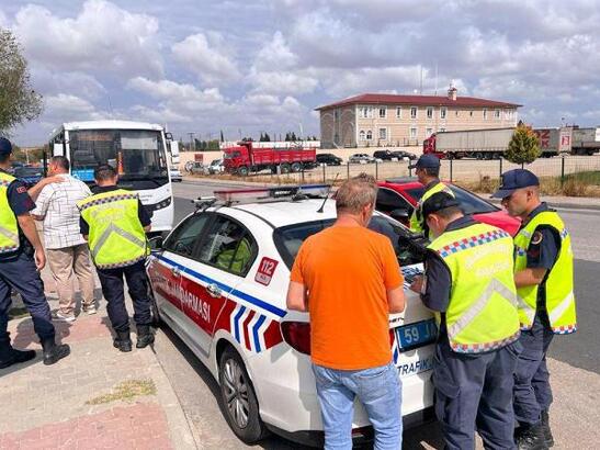 Tekirdağ'ın Çerkezköy ilçesinde jandarma ekipleri sivil olarak yolcu gibi bindikleri
