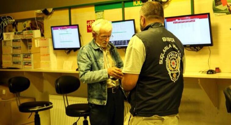 Tekirdağ’da Polis Uygulaması; 8 Gözaltı Tekirdağ'da polisin yaptığı uygulamada çeşitli suçlardan aranan 8 şüpheli, yakalandı.